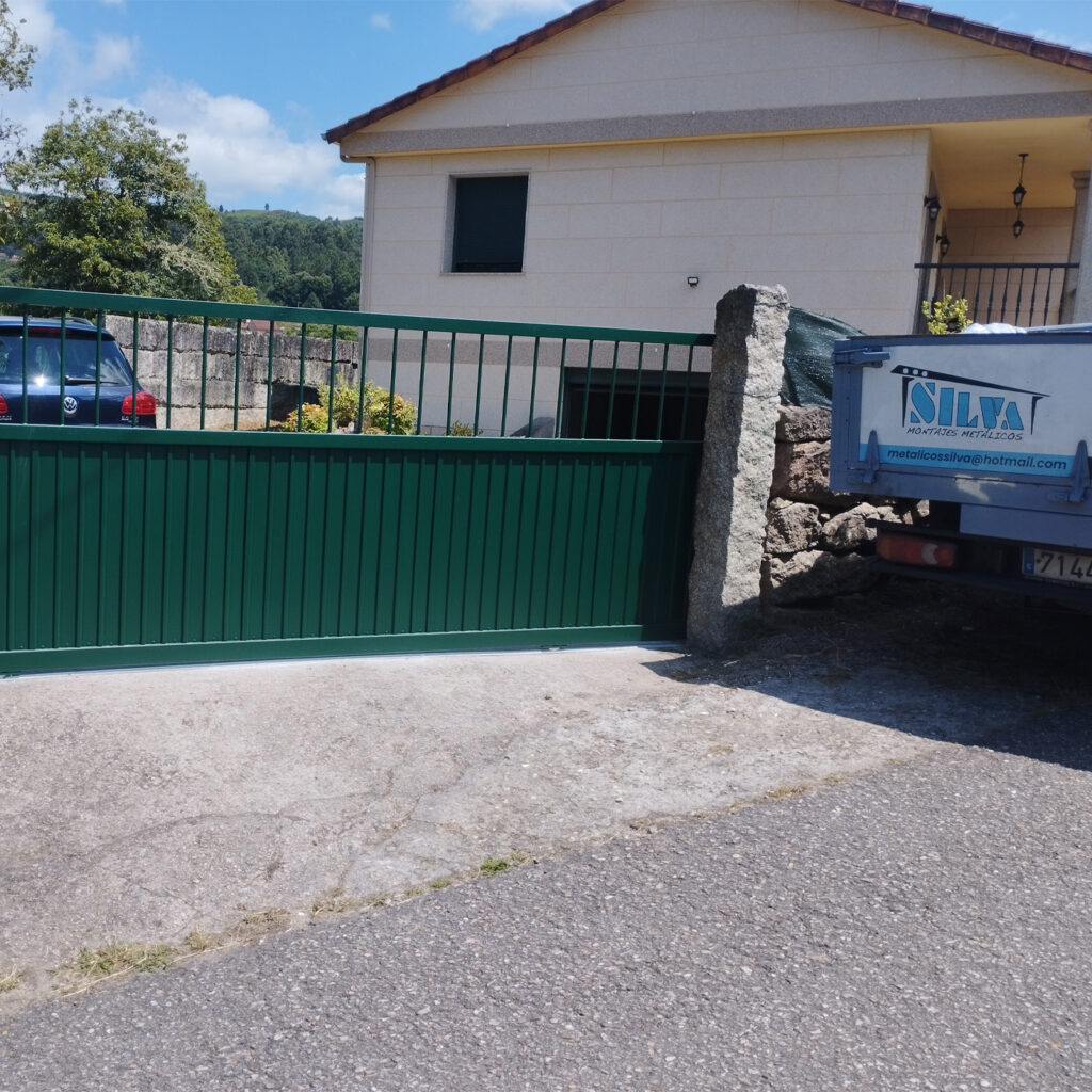 portal-exterior-de-corredera-para-el-paso-de-vehículos