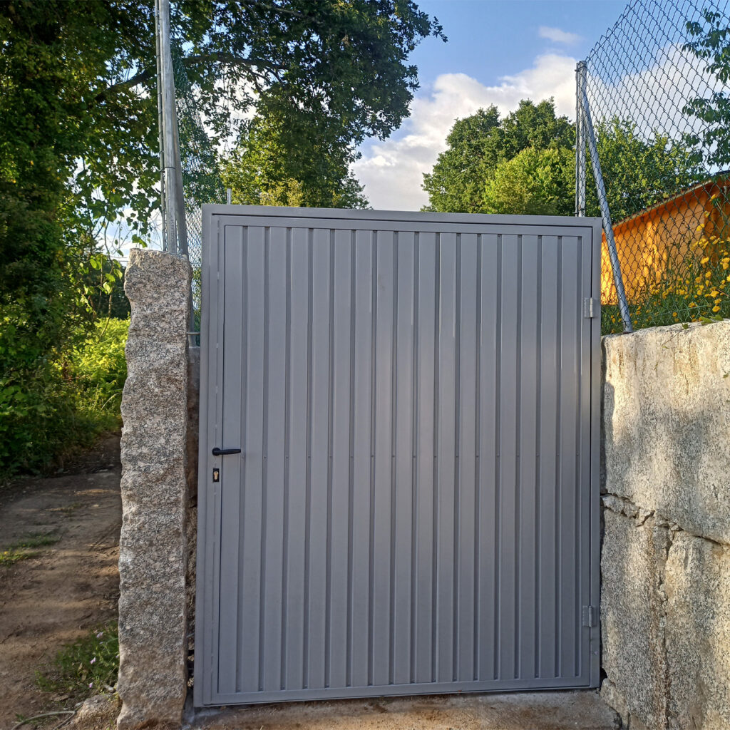 portal-para-paso-peatonal-en-vivienda-unifamiliar