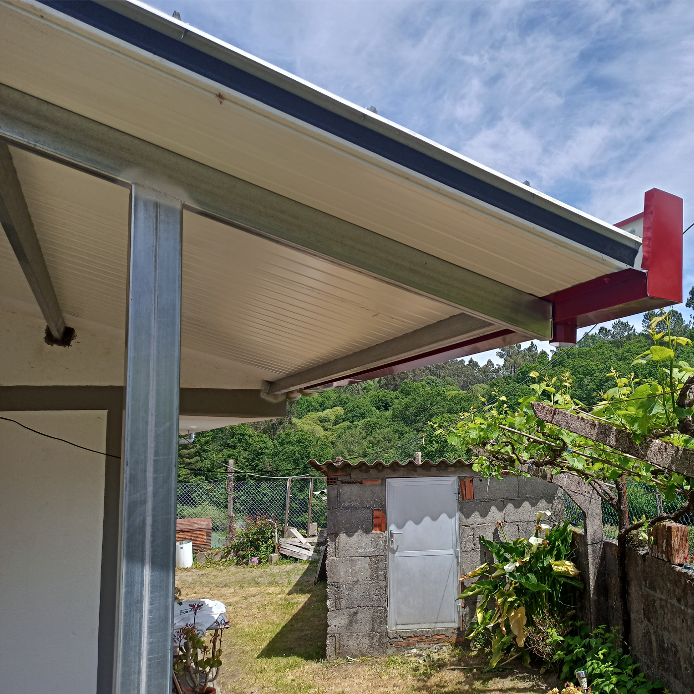 vista-de-canalon-en-cubierta-instalada-en-vivienda