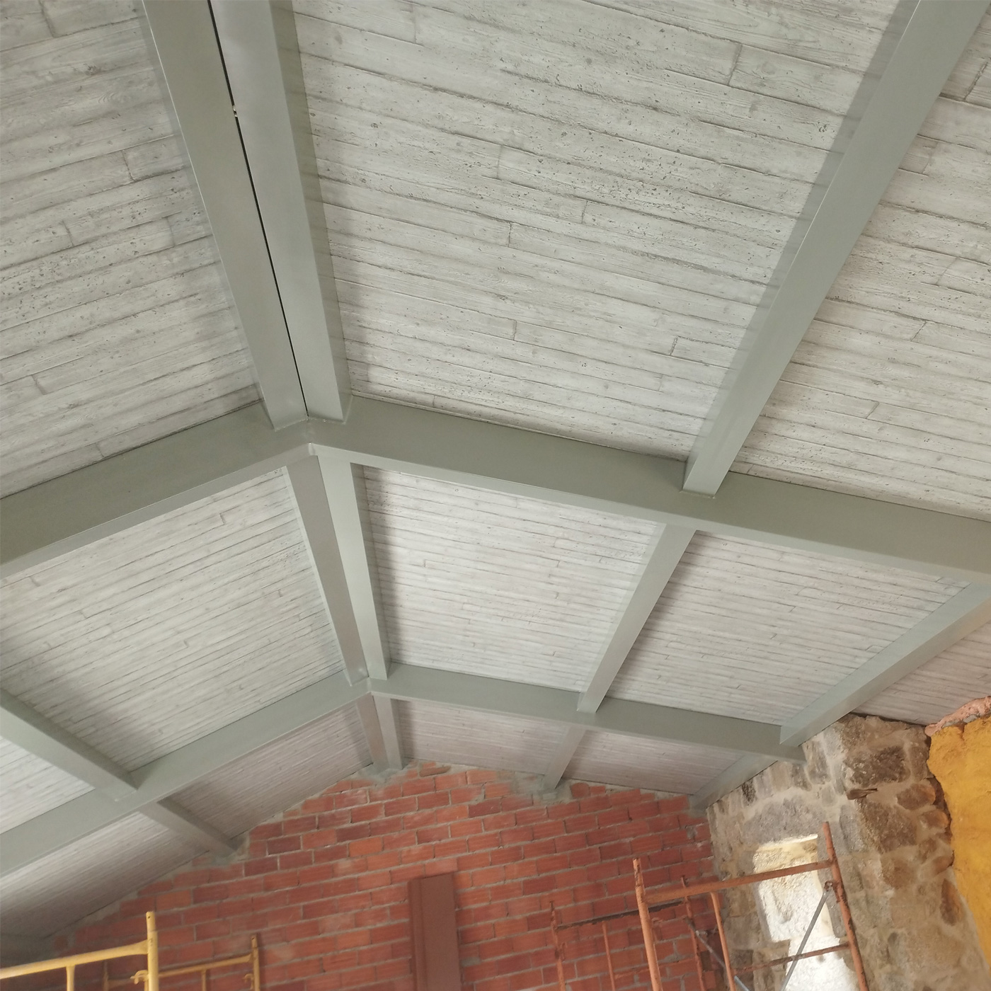 vista-interior-de-cubierta-en-vivienda